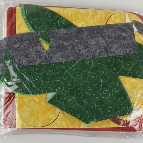 NEW Shabby Fabrics June Table Glitz Strawberry Placemat Coasters Kit Fabric - Picture 3 of 3